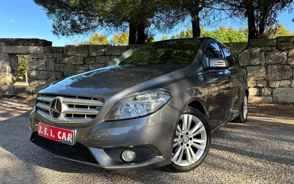 Mercedes-Benz B 180