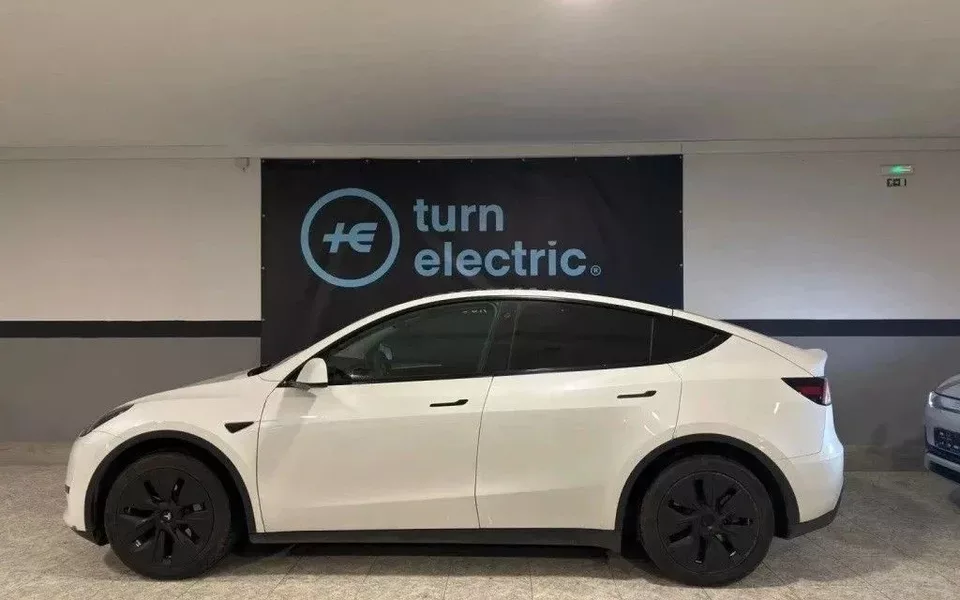 Tesla Model Y Long Range RWD