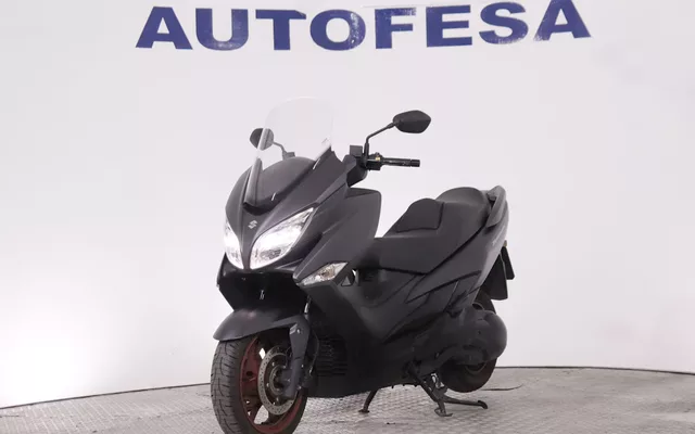 Suzuki Burgman 400 BURGMAN 400 STD AUTO 31CV FAROS LED, ABS