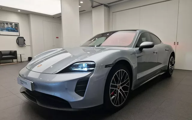 Porsche Taycan 4S