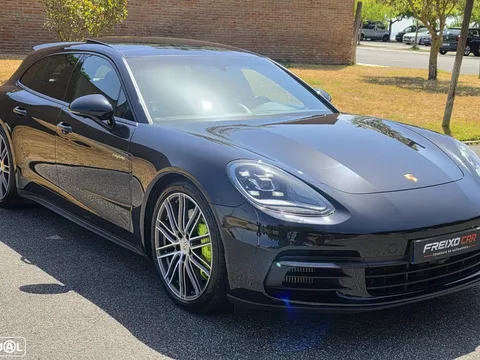 Porsche Panamera 4 E-Hybrid Platinum Edition