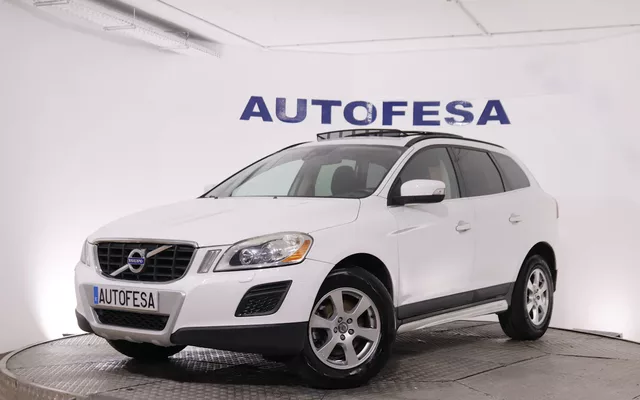Volvo Xc 60 2.4D MOMENTUM AWD AUTO 205CV 5P # TECHO ELECTRICO, NAVY, PARKTRONIC
