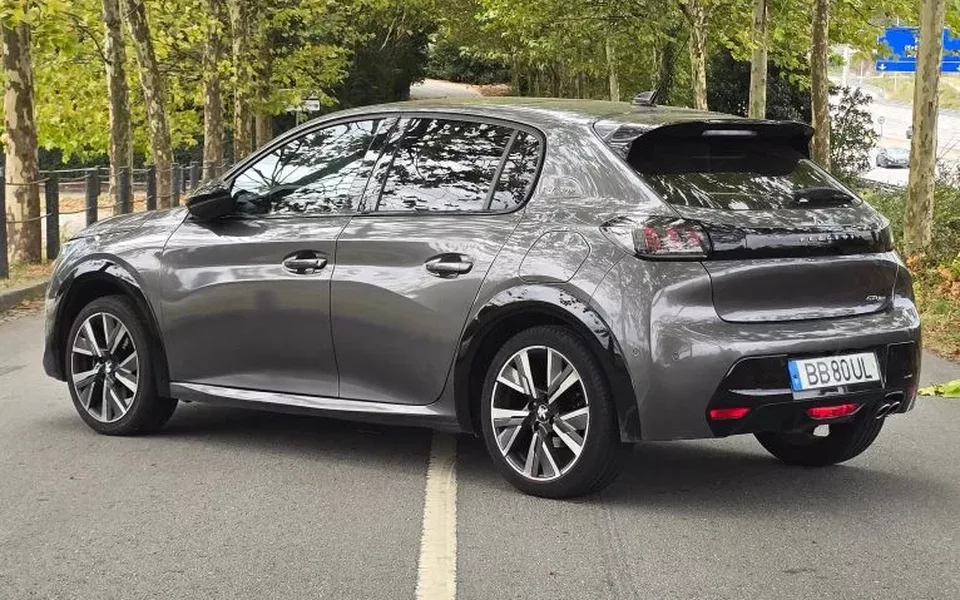 Peugeot 208 1.2 PureTech GT Line EAT8