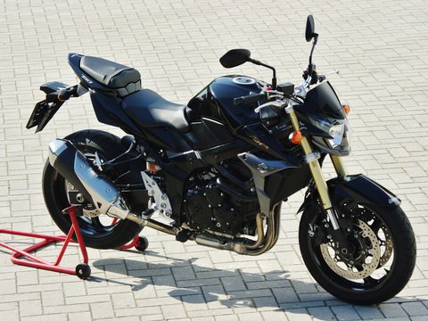 Suzuki GSR 750