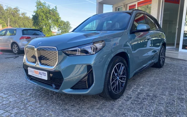 BMW iX1 eDrive20 Pack Desportivo M