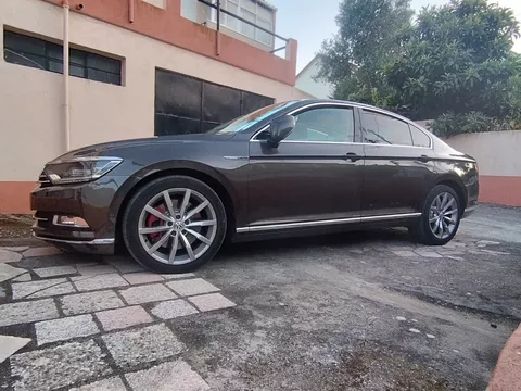 VW Passat 2.0 TDI R-Line DSG 4Motion