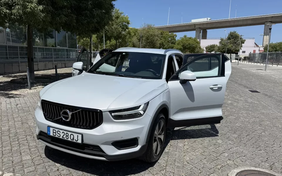 Volvo XC 40 T5 Twin Engine DKG Momentum Pro