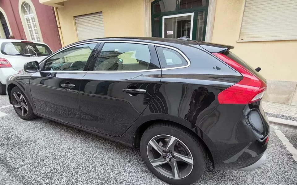 Volvo V40 2.0 D4 R-Design