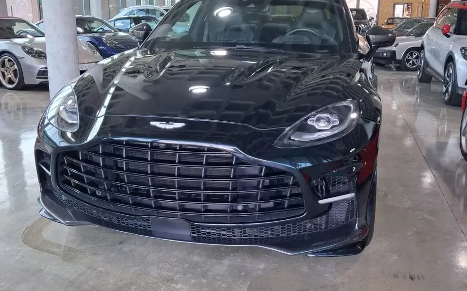 Aston Martin DBX 707