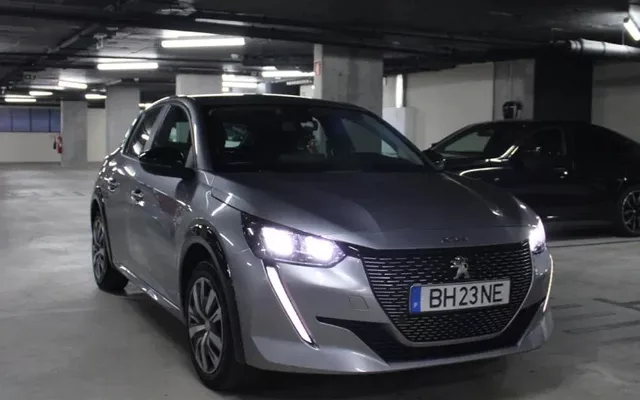 Peugeot e-208