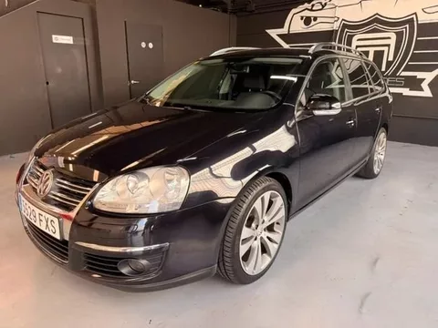 VOLKSWAGEN Golf Advance