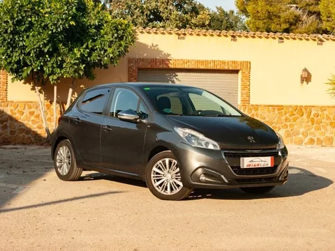 PEUGEOT 208 208 1.2 PureTech Style 82