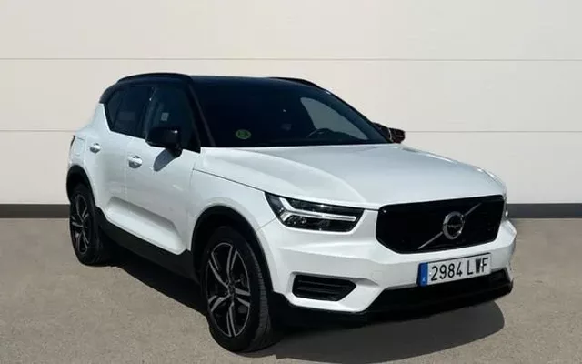 VOLVO XC40 1.5 T2 R-DESIGN AUTO 129 5P