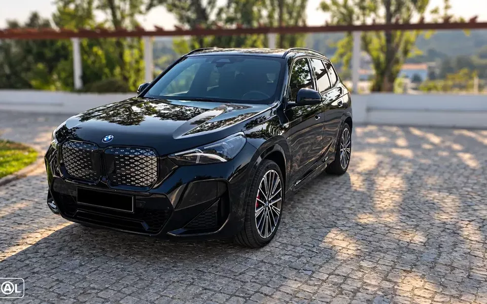 BMW iX1