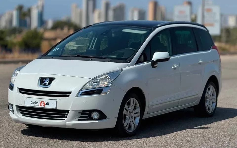 PEUGEOT 5008 5008 1.6HDI Allure 115