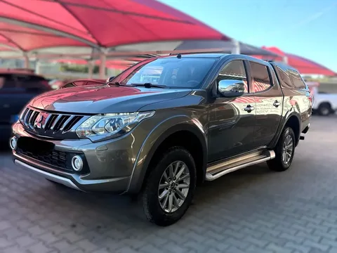 Mitsubishi L200 2.4 DI-D CD Sport Strakar 4WD