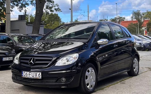 Mercedes-Benz B180