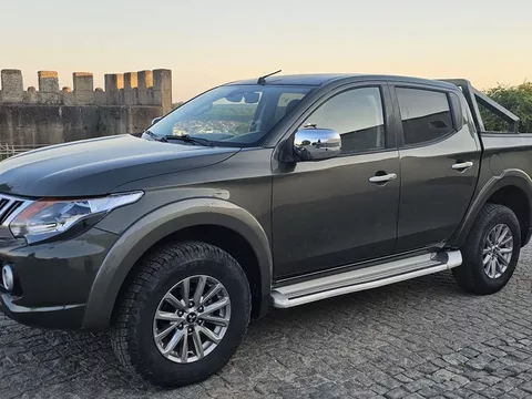 Mitsubishi L200 2.4 DI-D CD Space Cab Strakar 4WD
