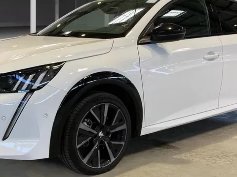 Peugeot e-208 50 kWh GT
