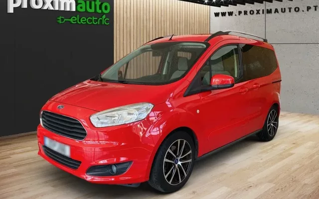 Ford Tourneo Courier 1.0 EcoBoost Titanium