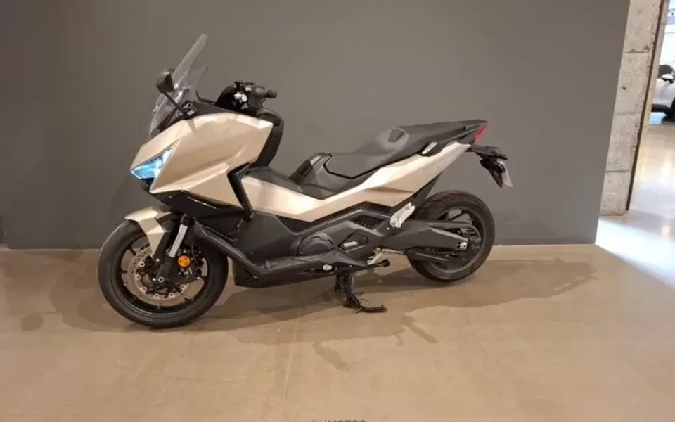 Honda Forza 750