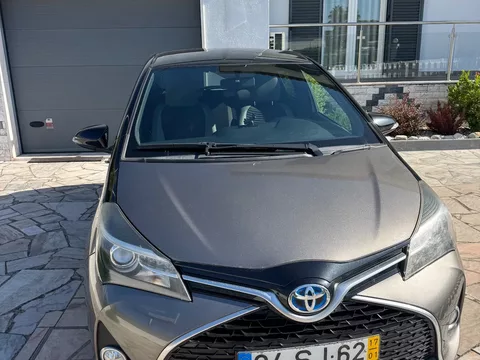 Toyota Yaris 1.5 HSD Square Collec.Grey