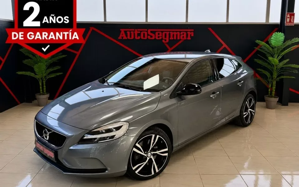 VOLVO V40 V40 D2 Momentum Aut. 120 (4.75)