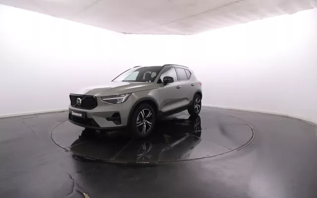 Volvo XC40 B3 Plus Dark 163cv Cx. Aut. Apple CarPlay / Vidros Escurecidos / Cam. Traseira / LED / JLL