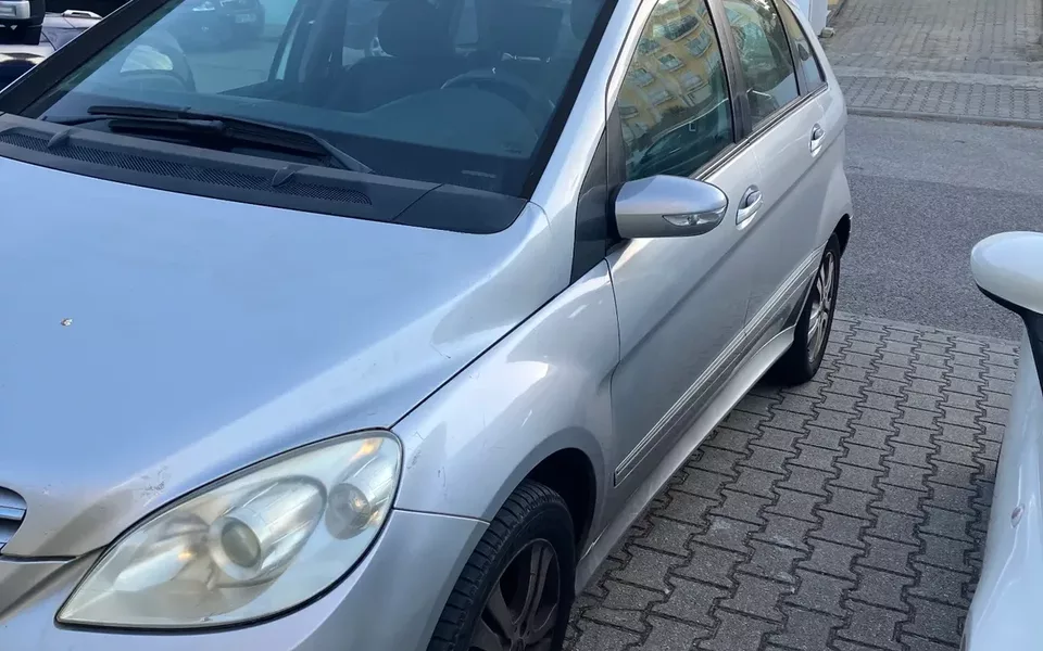 Mercedes-Benz B 150 Standard