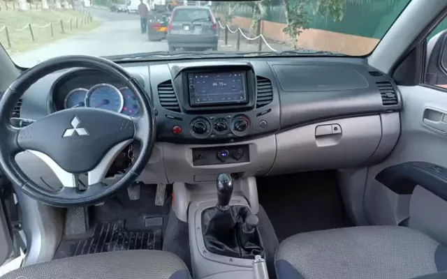 Mitsubishi L200 2009 2.5 DI-D CD Invite 4WD