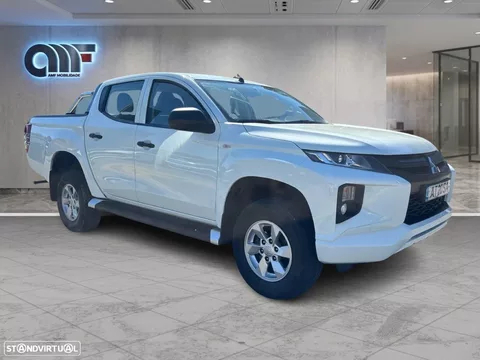 Mitsubishi L200 2.3 DI-D Space Cab Invite Strakar Look 4WD