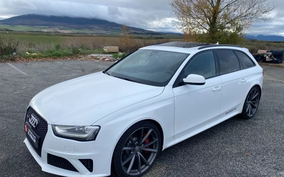 AUDI A4 RS 4 Avant 4.2 TFSI quattro S-Tronic