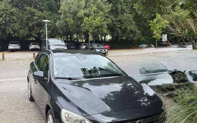 Volvo V60 2.0 D2 R-Design