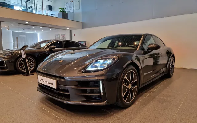 Porsche Panamera 4