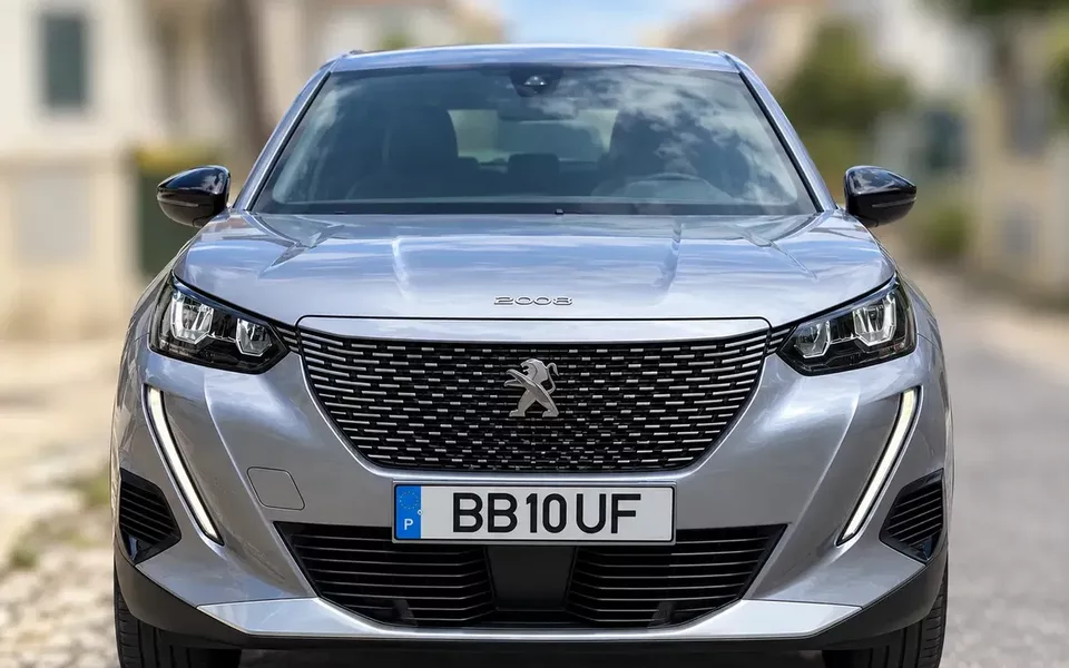 Peugeot e-2008