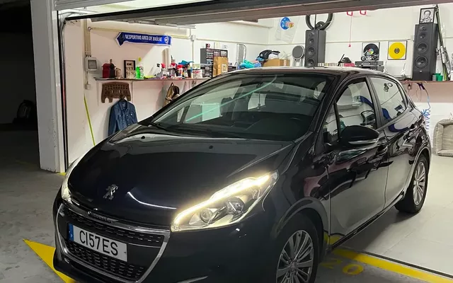 Peugeot 208 PureTech 82 Stop & Start Signature