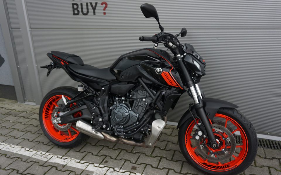 Yamaha MT 07 RED BLACK A2