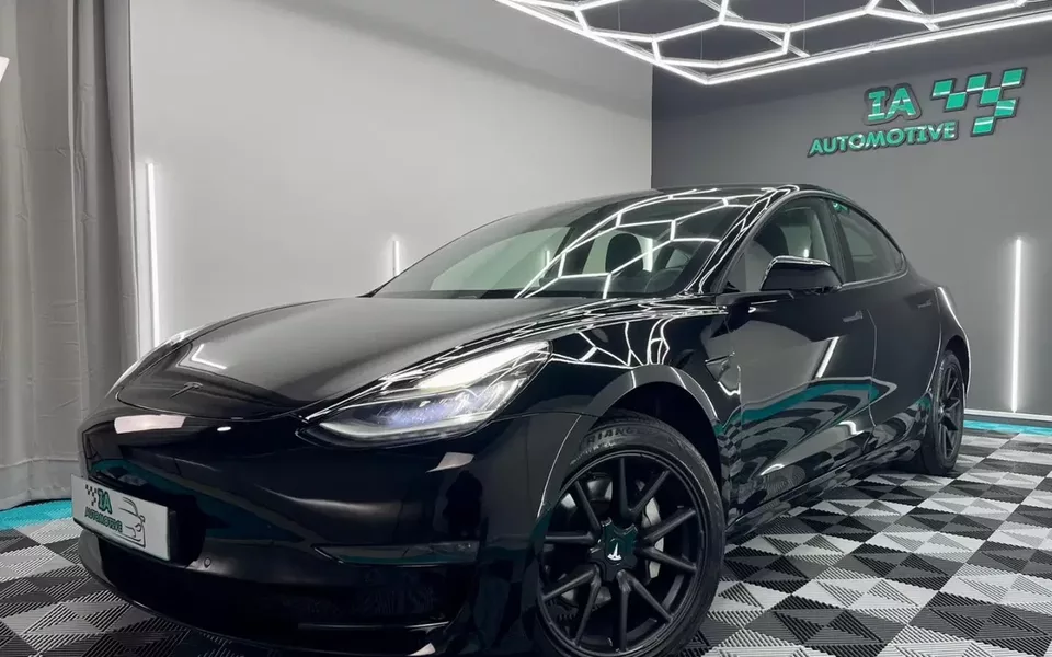Tesla Model 3 Long-Range RWD