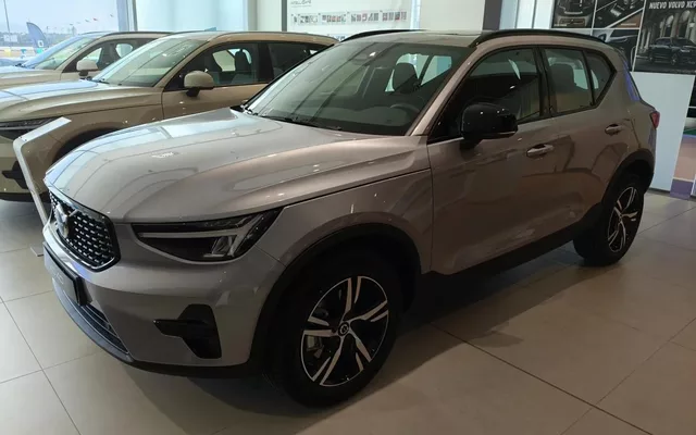 VOLVO XC40 2.0 B3 G Plus Dark Auto