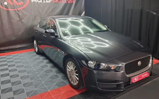 Jaguar XE 2.0 D Prestige Aut.