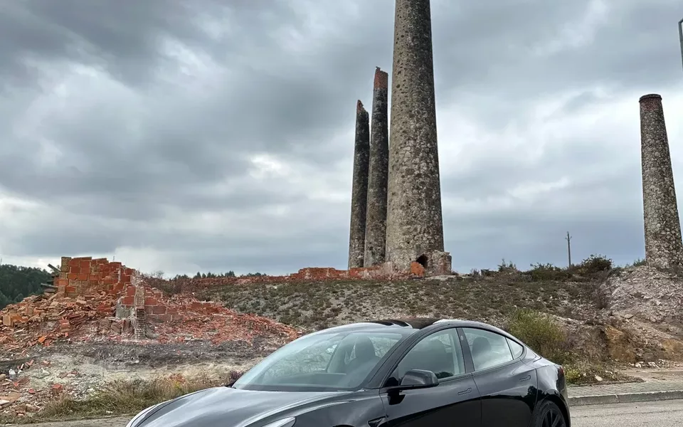 Tesla Model 3 Tração Traseira
