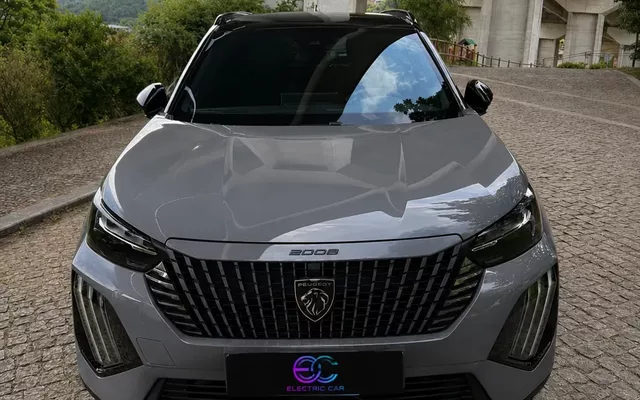 Peugeot 2008 1.2 Hybrid Style e-DCS6