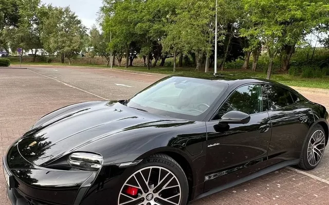 Porsche Taycan 4S