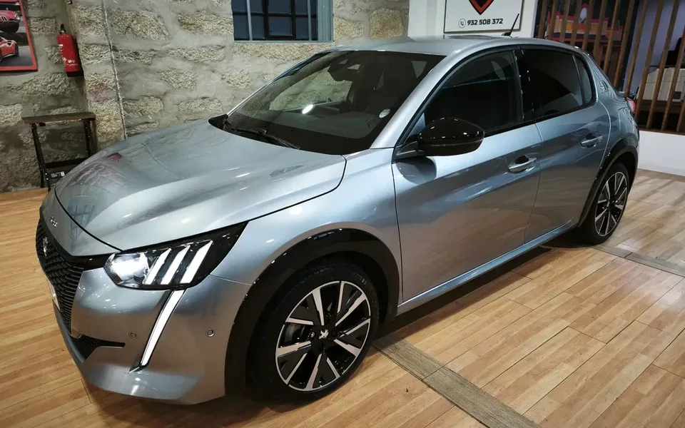 Peugeot 208 PureTech 100 GT
