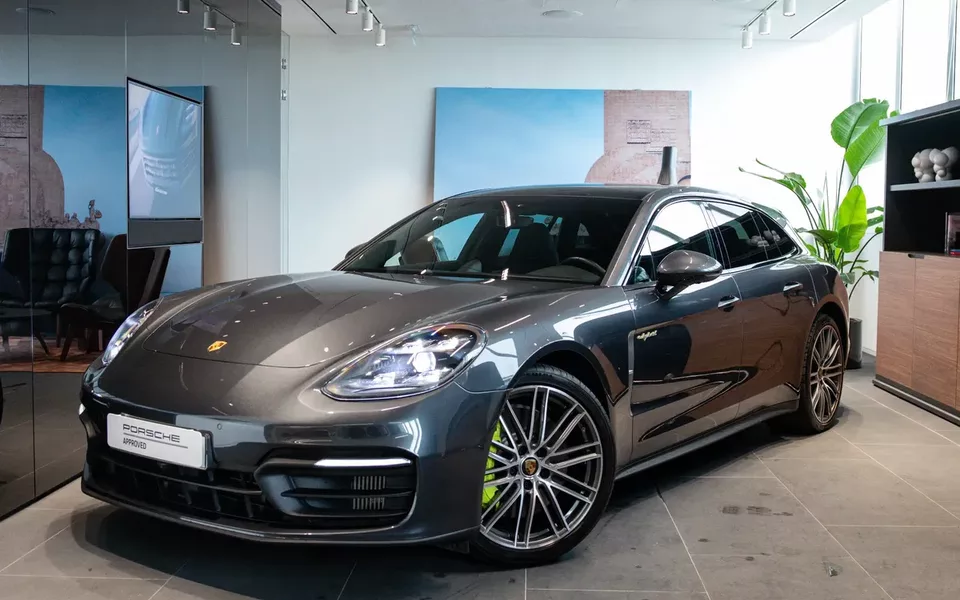 Porsche Panamera Sport Turismo 4 E-Hybrid Platinum Edition PDLS