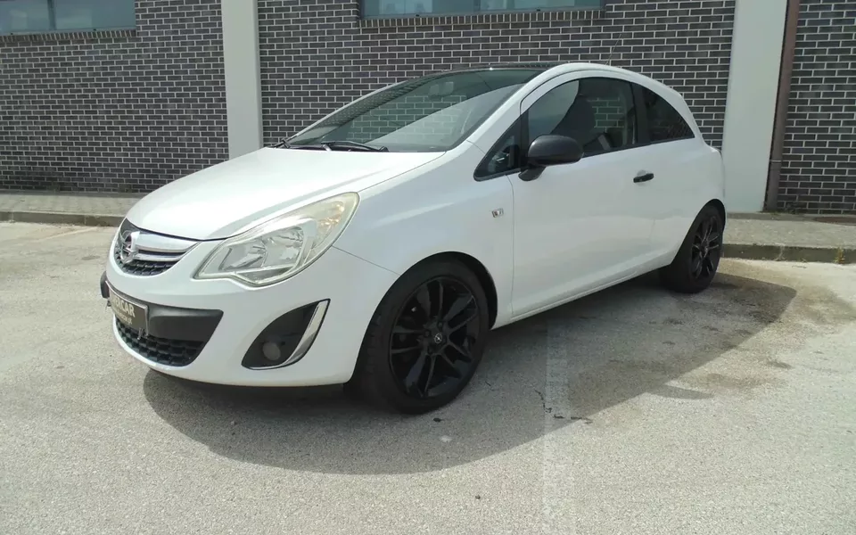 Opel Corsa 1.2 Black Edition 129g