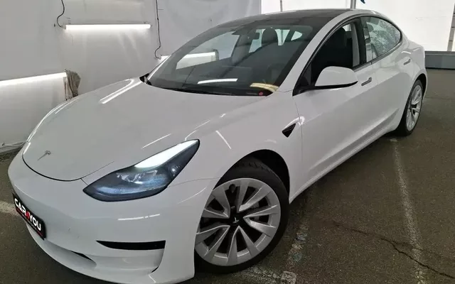 Tesla Model 3 Standard Range Plus RWD