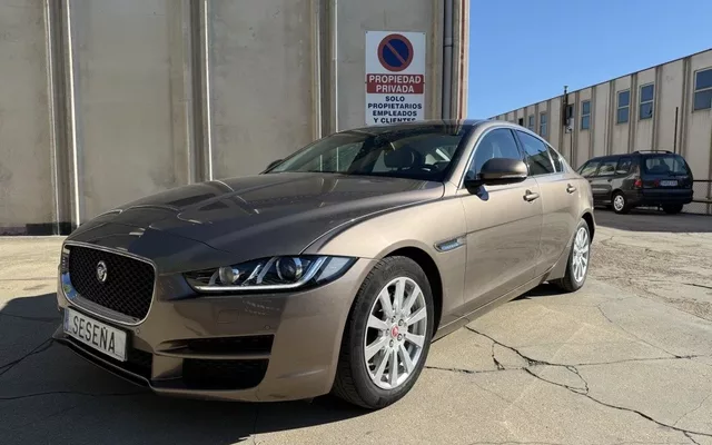 JAGUAR XE XE 2.0 Diesel Portfolio Aut. 180