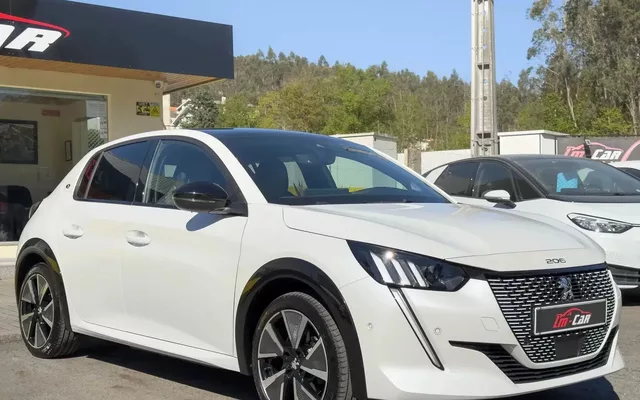 Peugeot e-208 GT Pack
