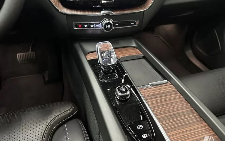 VOLVO XC60 XC60 T6 Recharge Ultimate Dark